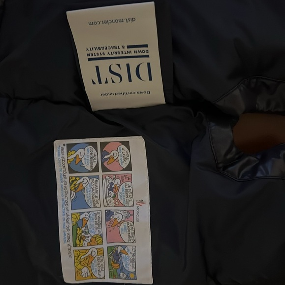 Moncler Navy Vest.  Fits from 1 yr to 5 yr old toddler.  Perfect new condition - Picture 4 of 8